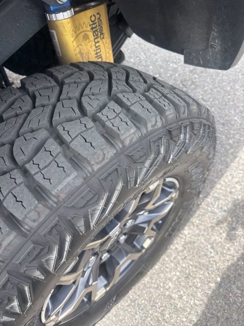 Used 2025 Chevrolet Colorado ZR2 w/ Technology Package image 5