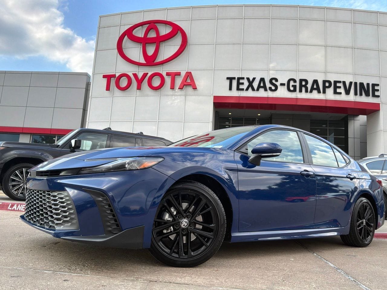 Used 2026 Toyota Camry SE FWD image 2