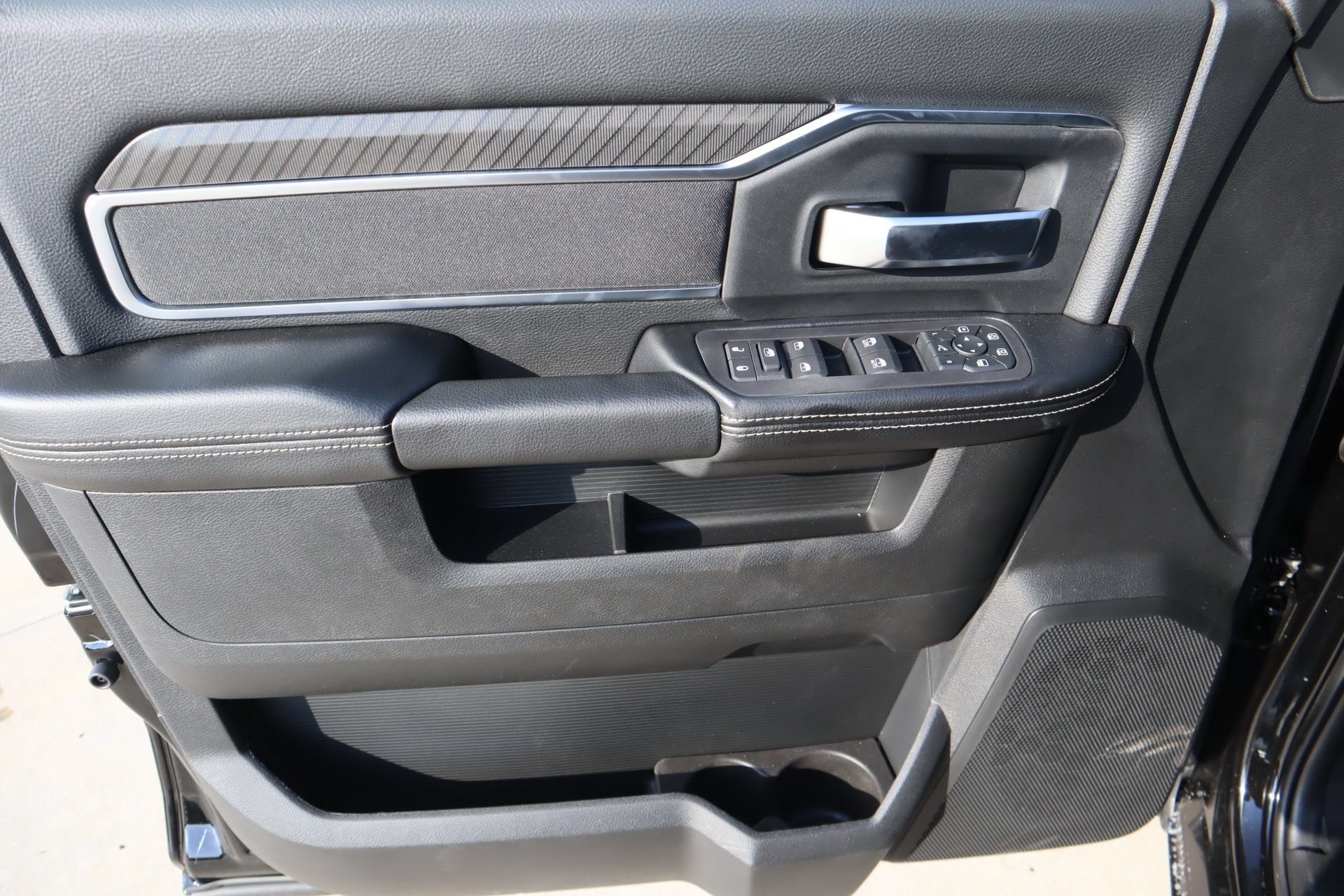 New 2026 RAM 3500 Big Horn AWD/4WD image 17