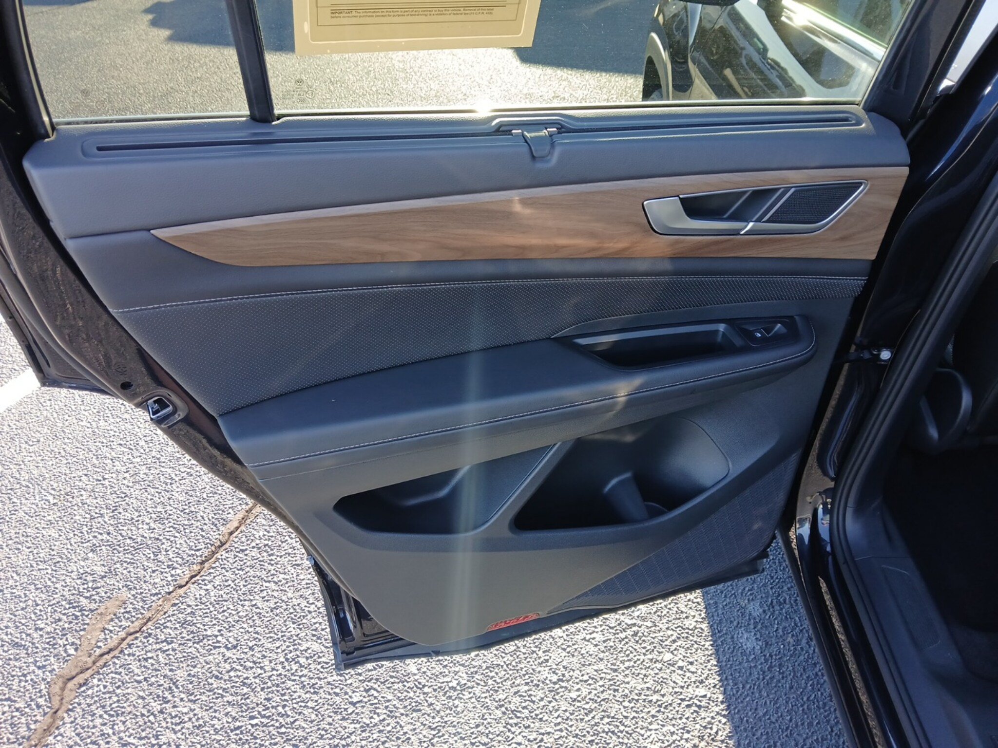 Used 2025 Volkswagen Atlas SE FWD image 28