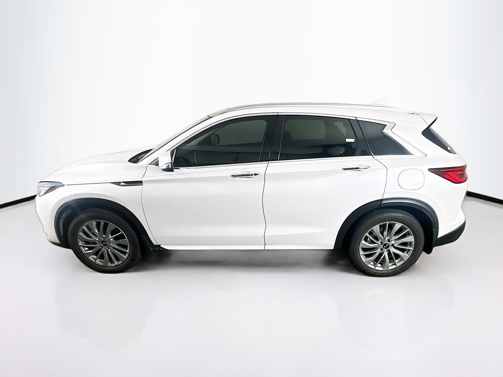 Used 2023 INFINITI QX50 Luxe FWD image 4