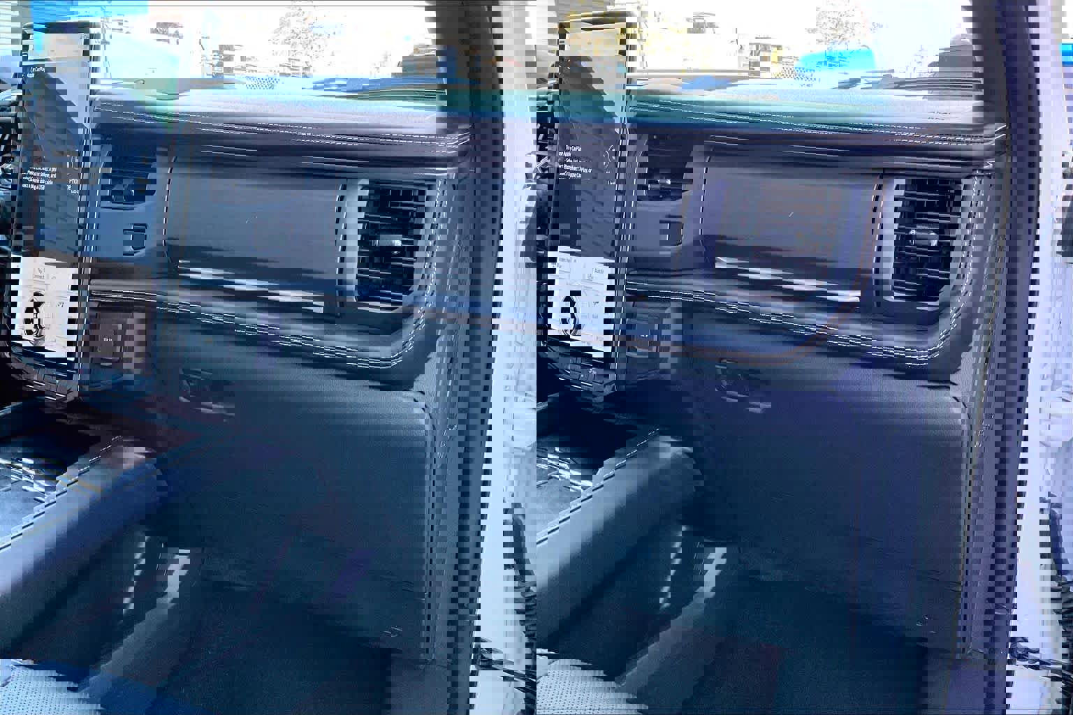 Used 2023 Ford Expedition Platinum image 18