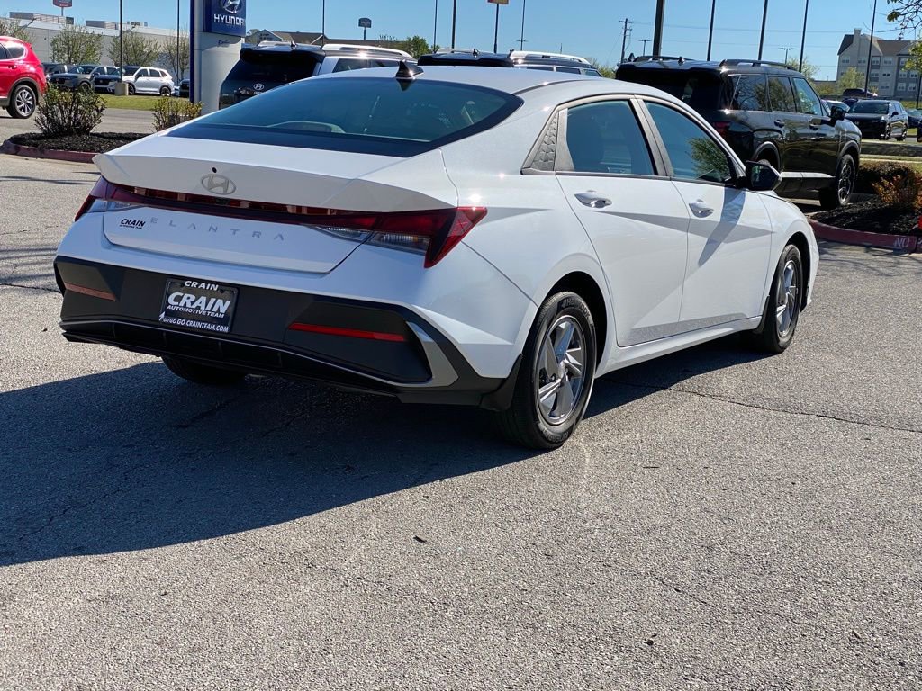 Certified 2024 Hyundai Elantra SE image 7