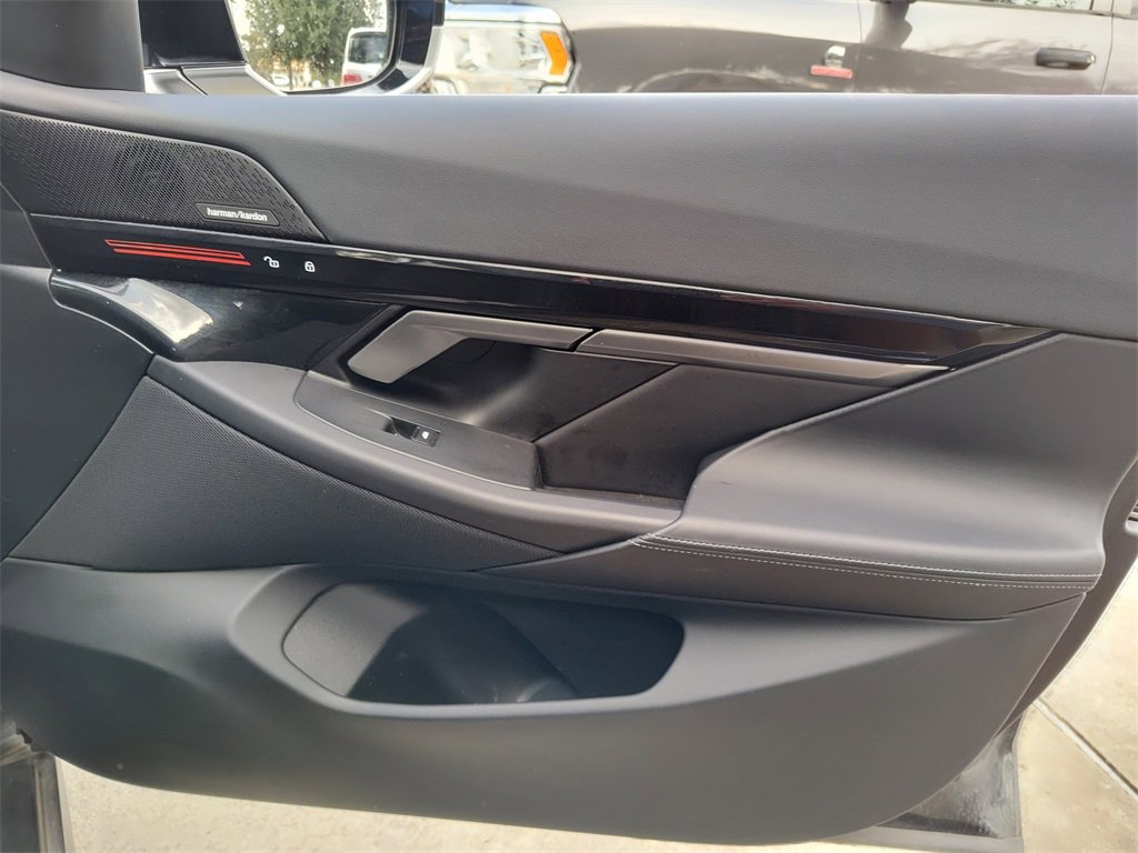 Used 2024 BMW 530i w/ Premium Package image 34