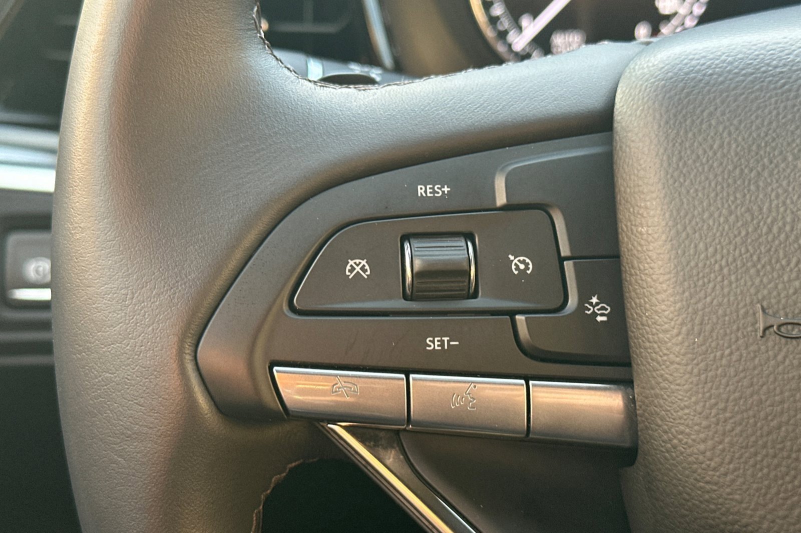 Used 2025 Cadillac XT6 Luxury image 33