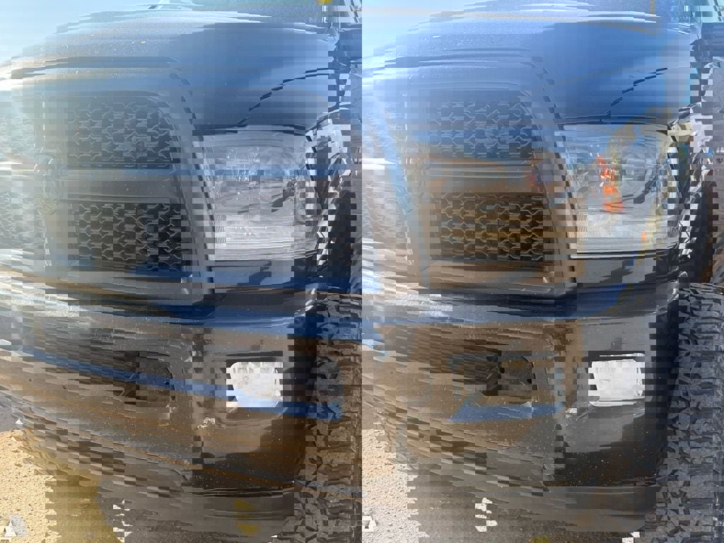 Used 2015 RAM 2500 Laramie w/ Black Appearance Group image 8