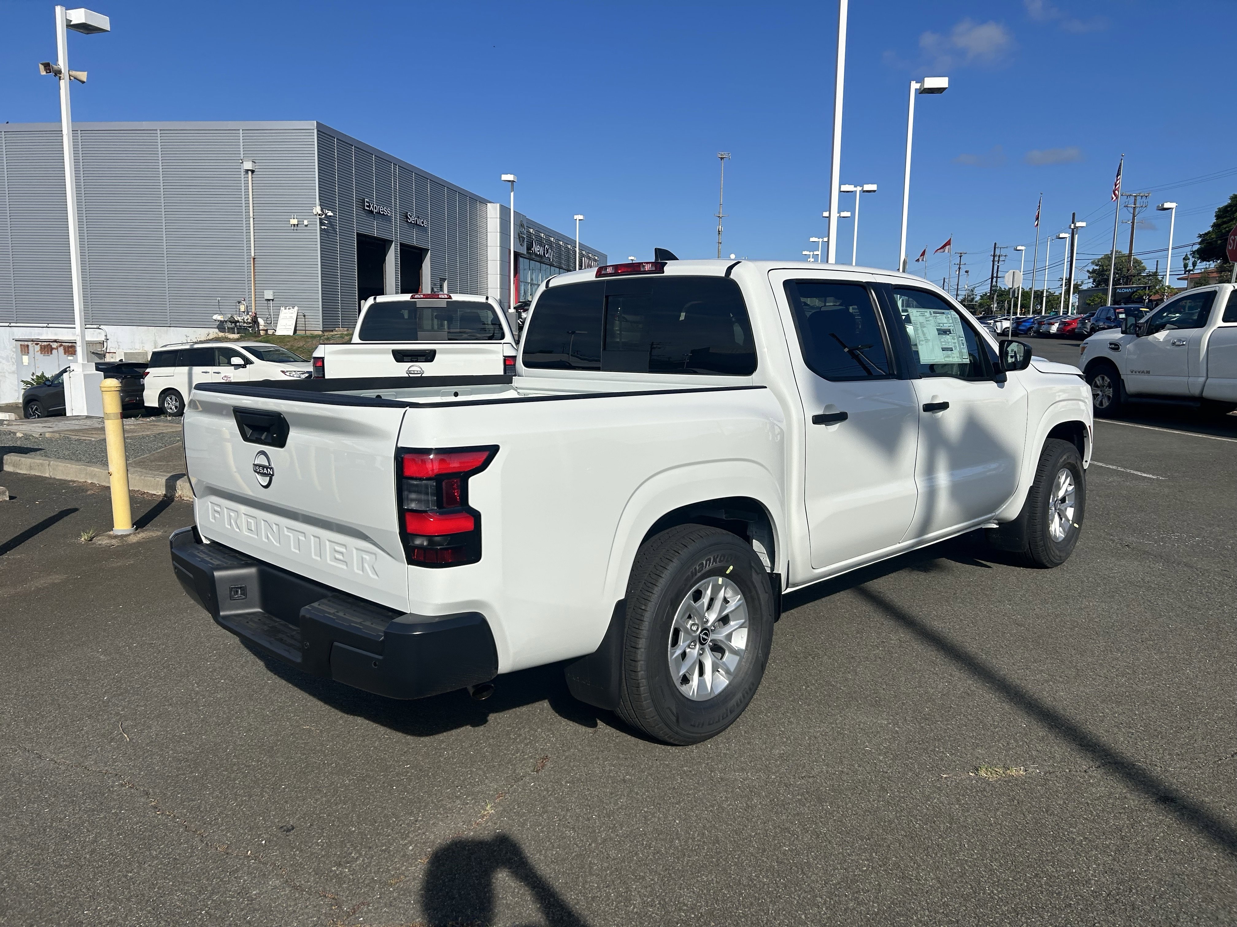 New 2026 Nissan Frontier S image 3
