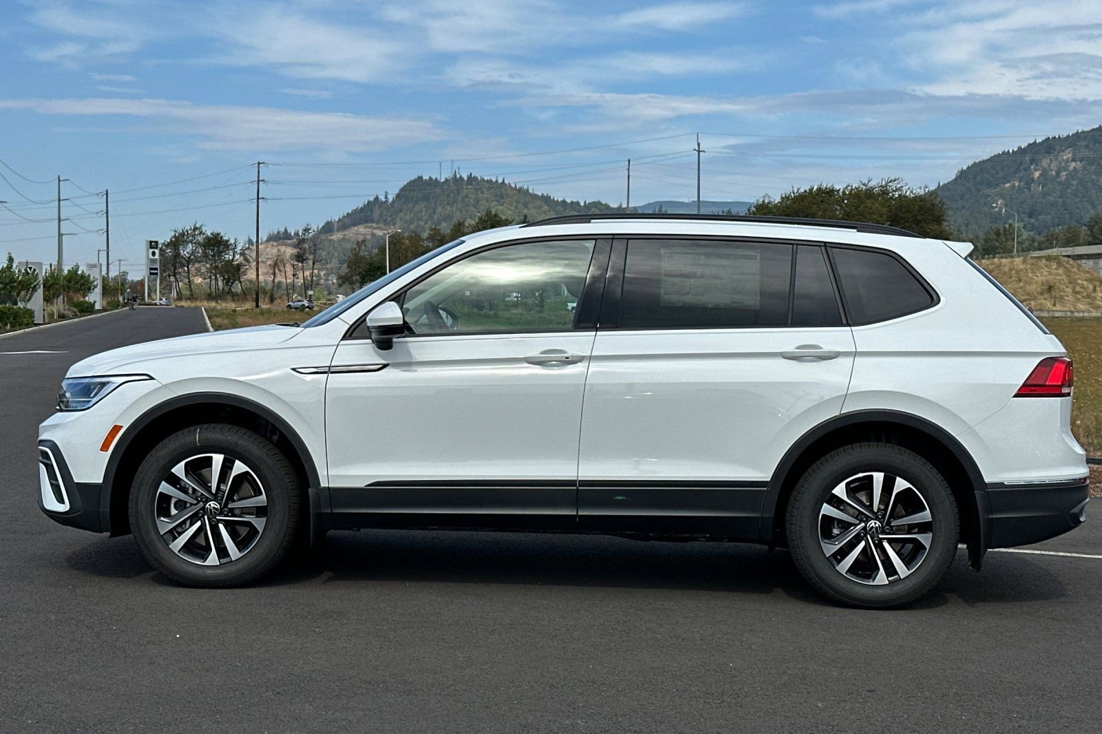 Used 2024 Volkswagen Tiguan S image 7