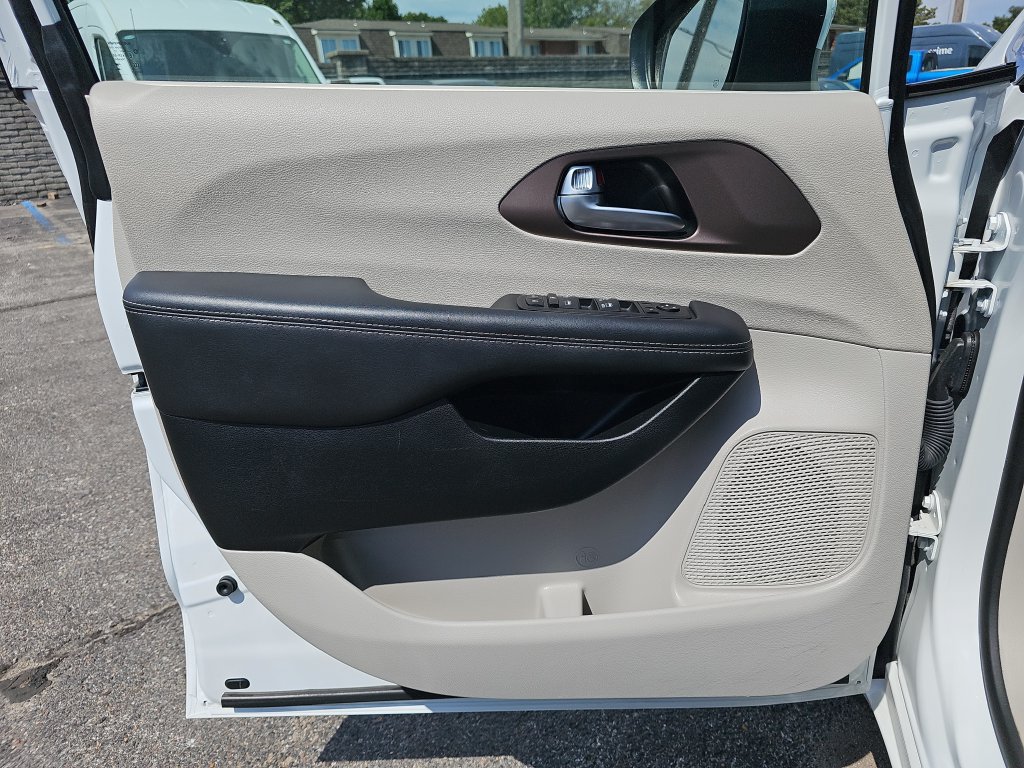 Used 2023 Chrysler Voyager LX FWD image 26