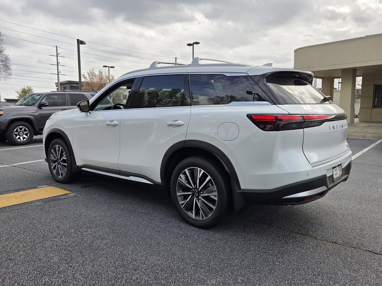 New 2026 INFINITI QX60 Luxe w/ Cargo Package image 8