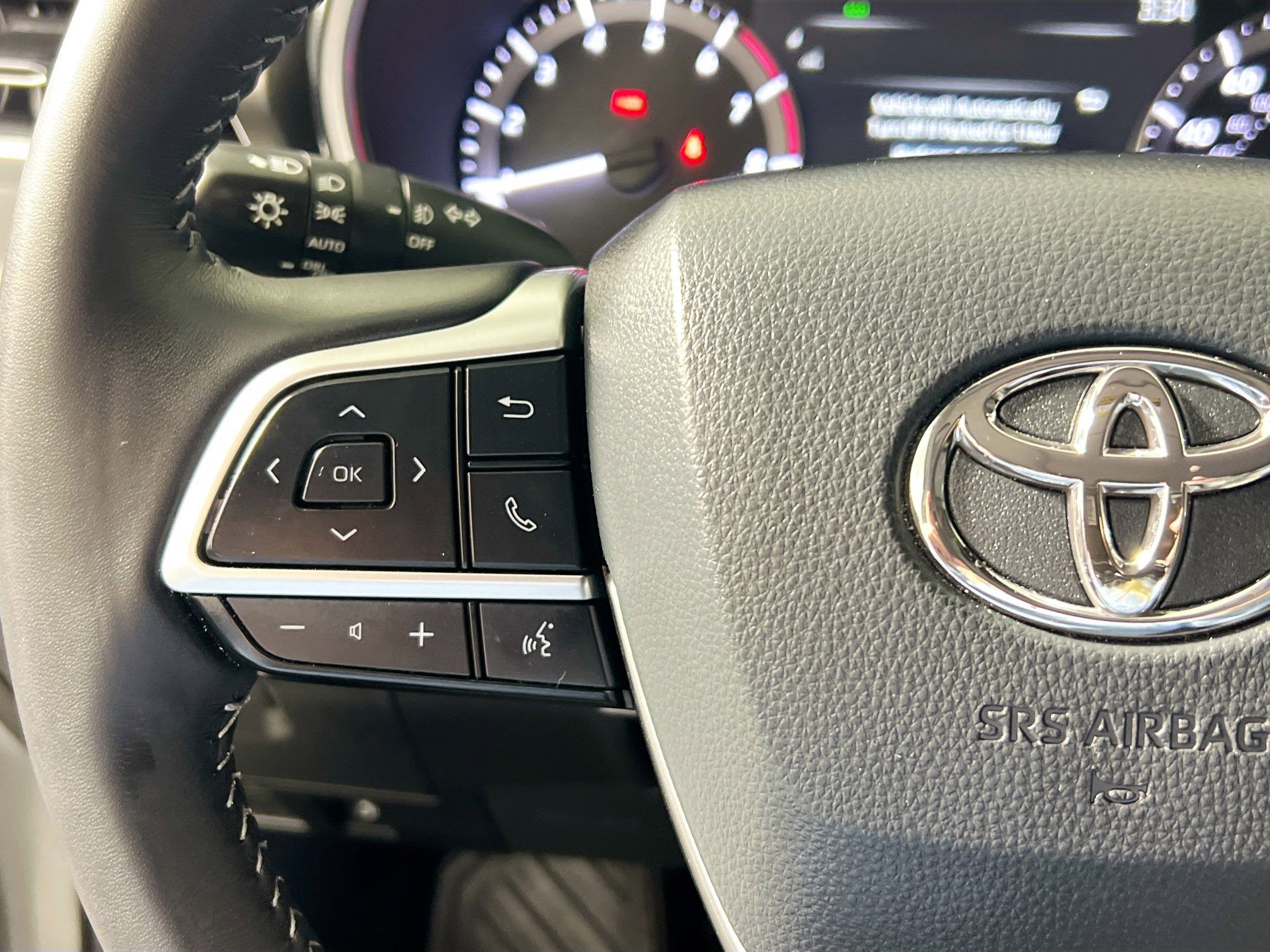 Used 2025 Toyota Highlander XLE image 18