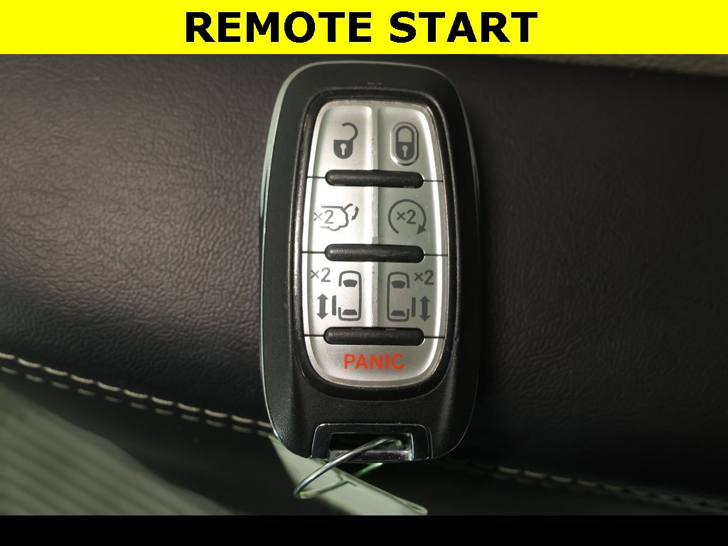 Used 2024 Chrysler Pacifica Touring-L image 7