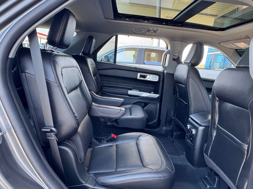Used 2023 Ford Explorer Limited w/ Limited Technology Package AWD/4WD image 29