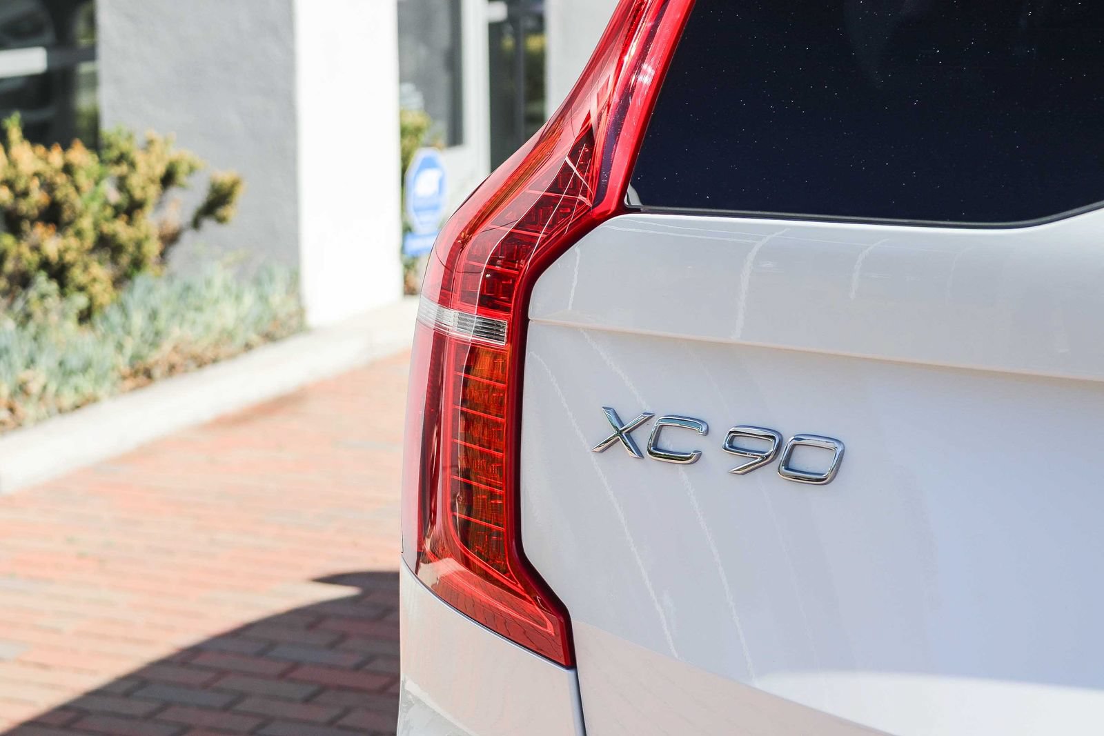 Used 2024 Volvo XC90 T8 Ultimate w/ Protection Package Premier AWD/4WD image 9