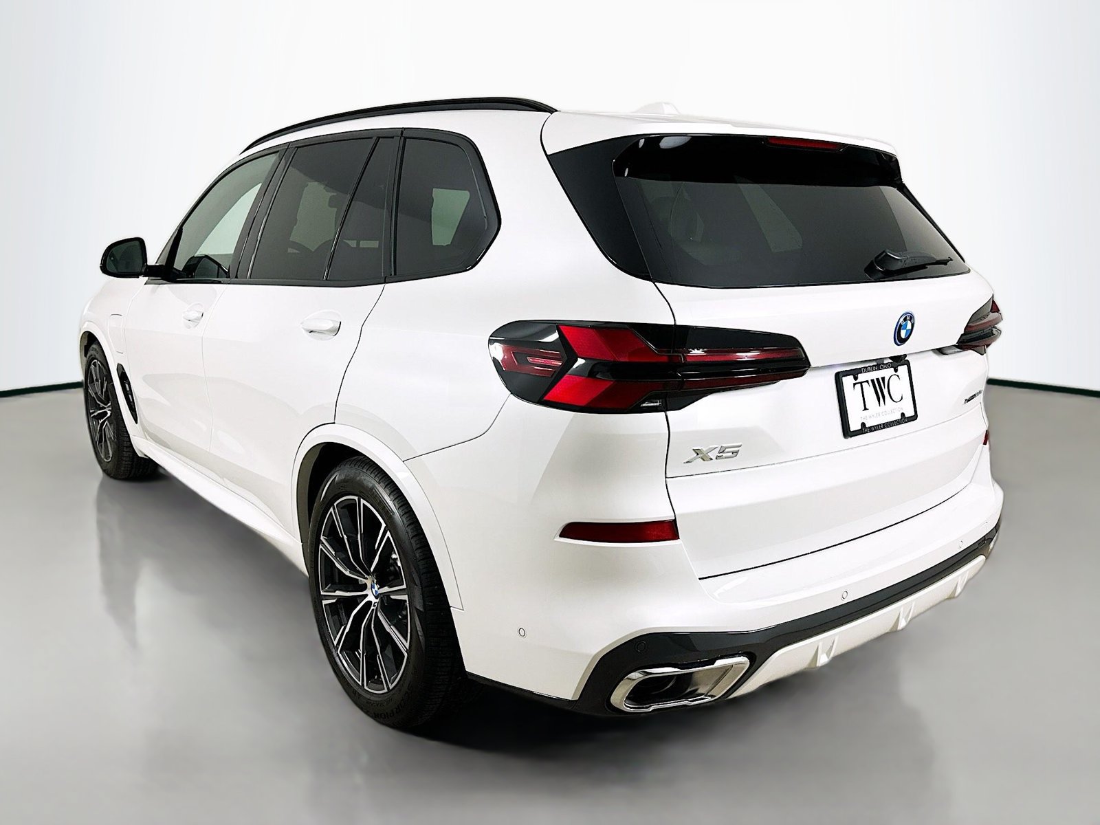 New 2026 BMW X5 xDrive50e w/ M Sport Package AWD/4WD image 7