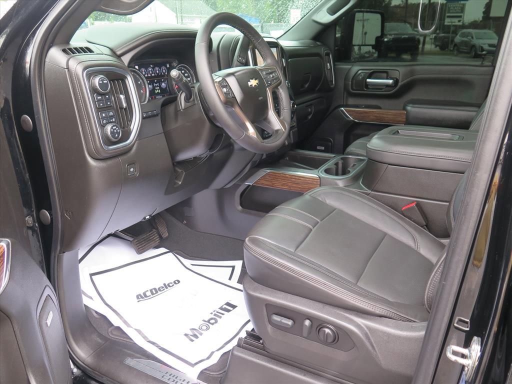 Used 2022 Chevrolet Silverado 2500 High Country w/ Z71 Off-Road Package image 9