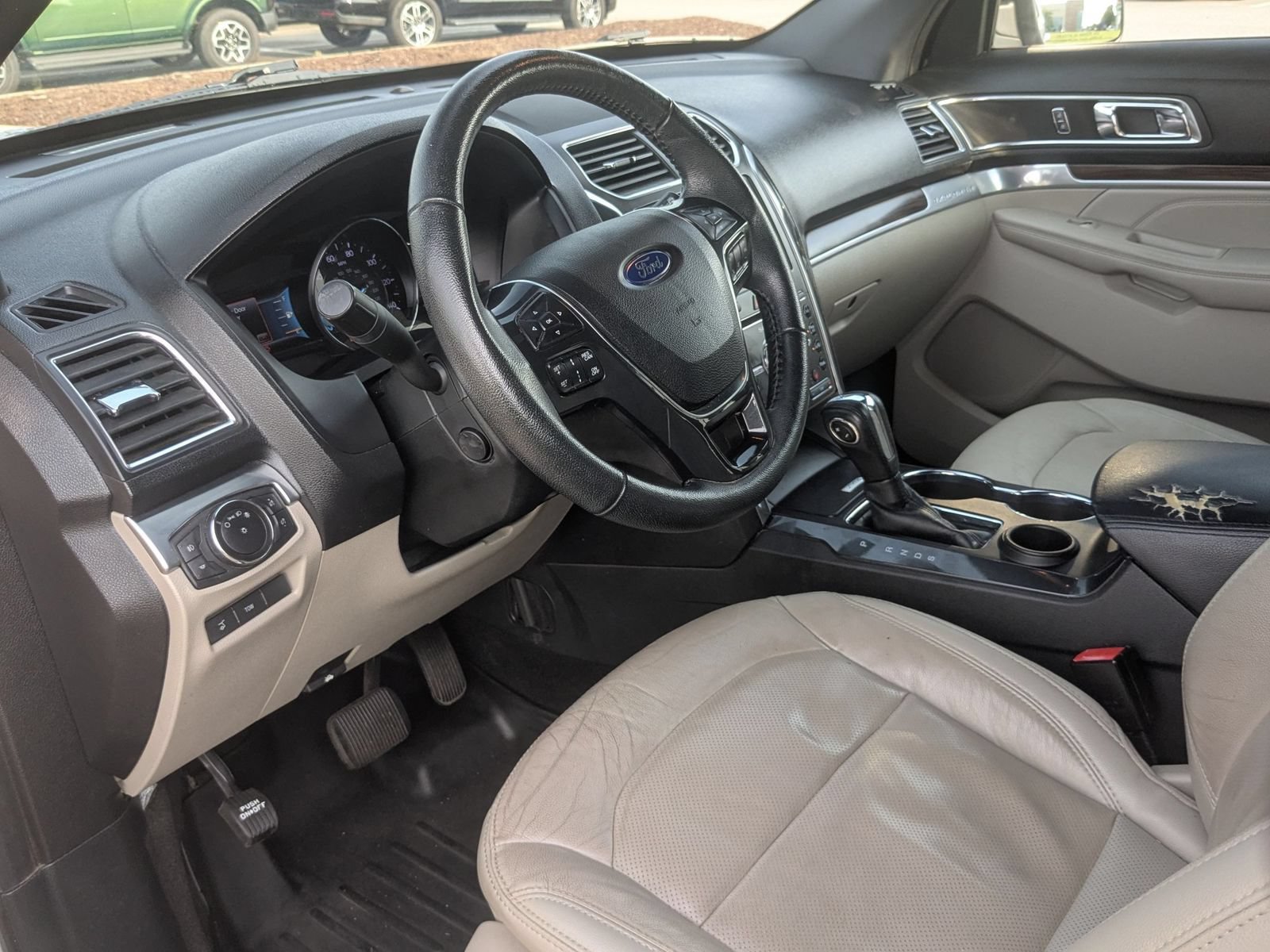 Used 2018 Ford Explorer Limited w/ Equipment Group 301A FWD image 15