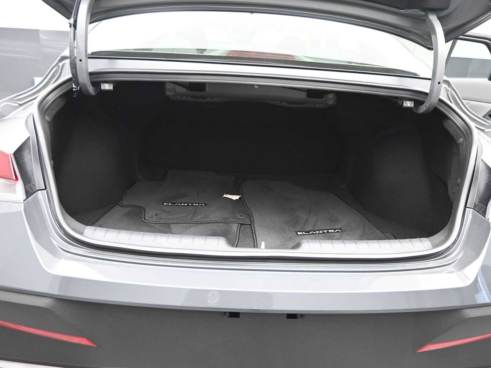 Certified 2025 Hyundai Elantra Sport image 14