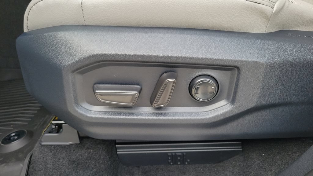 New 2026 Toyota Tundra Limited AWD/4WD image 16