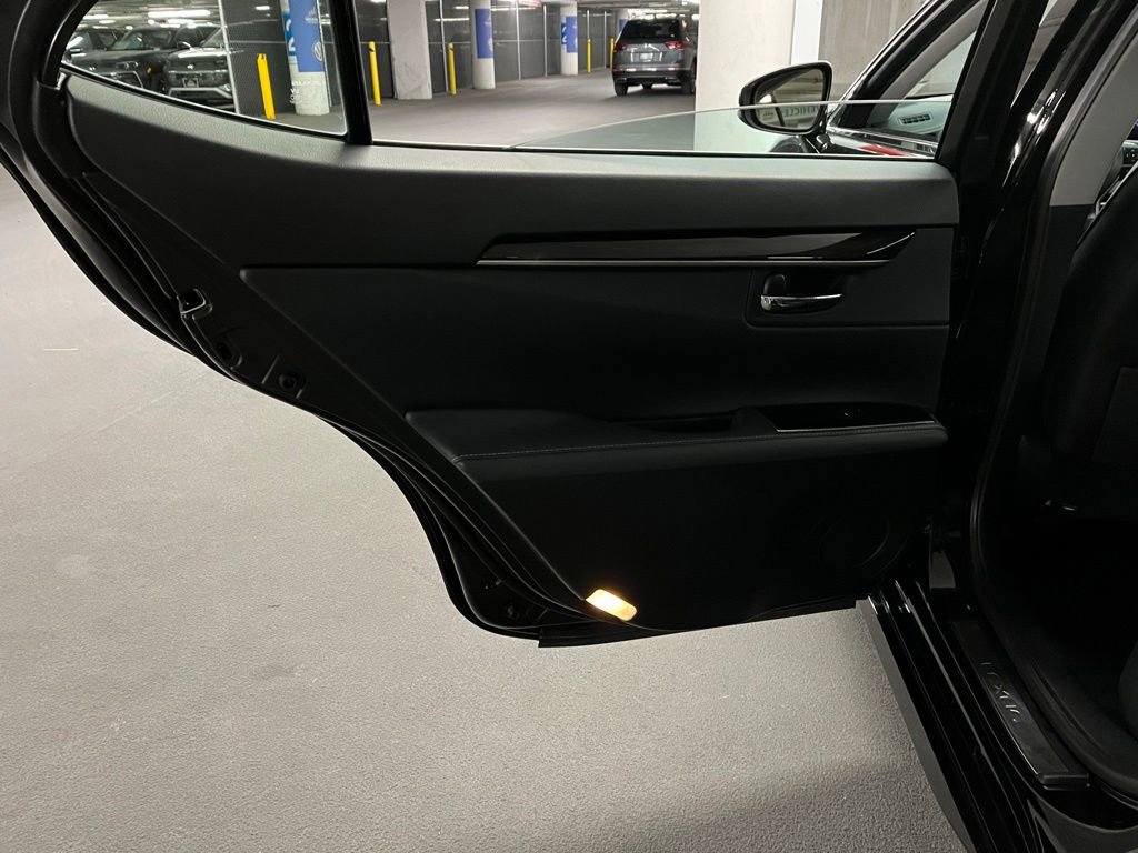 Used 2018 Lexus ES 350 w/ Luxury Package w/Wood Trim image 19