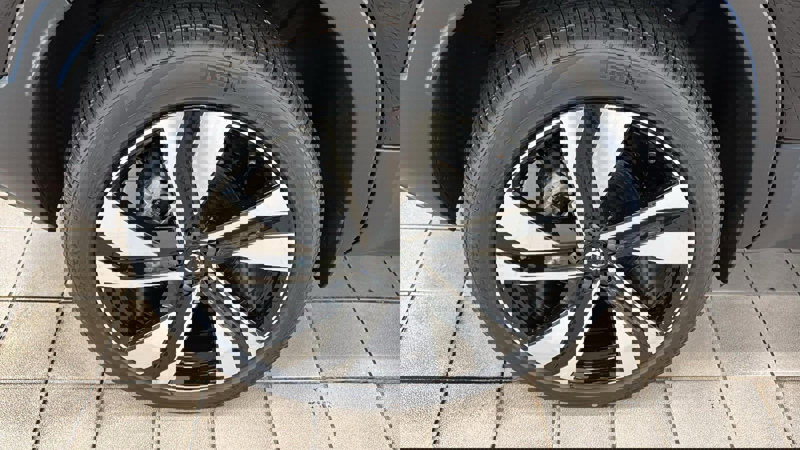 Used 2026 Volvo XC40 B5 Ultra w/ Protection Package Premier image 31