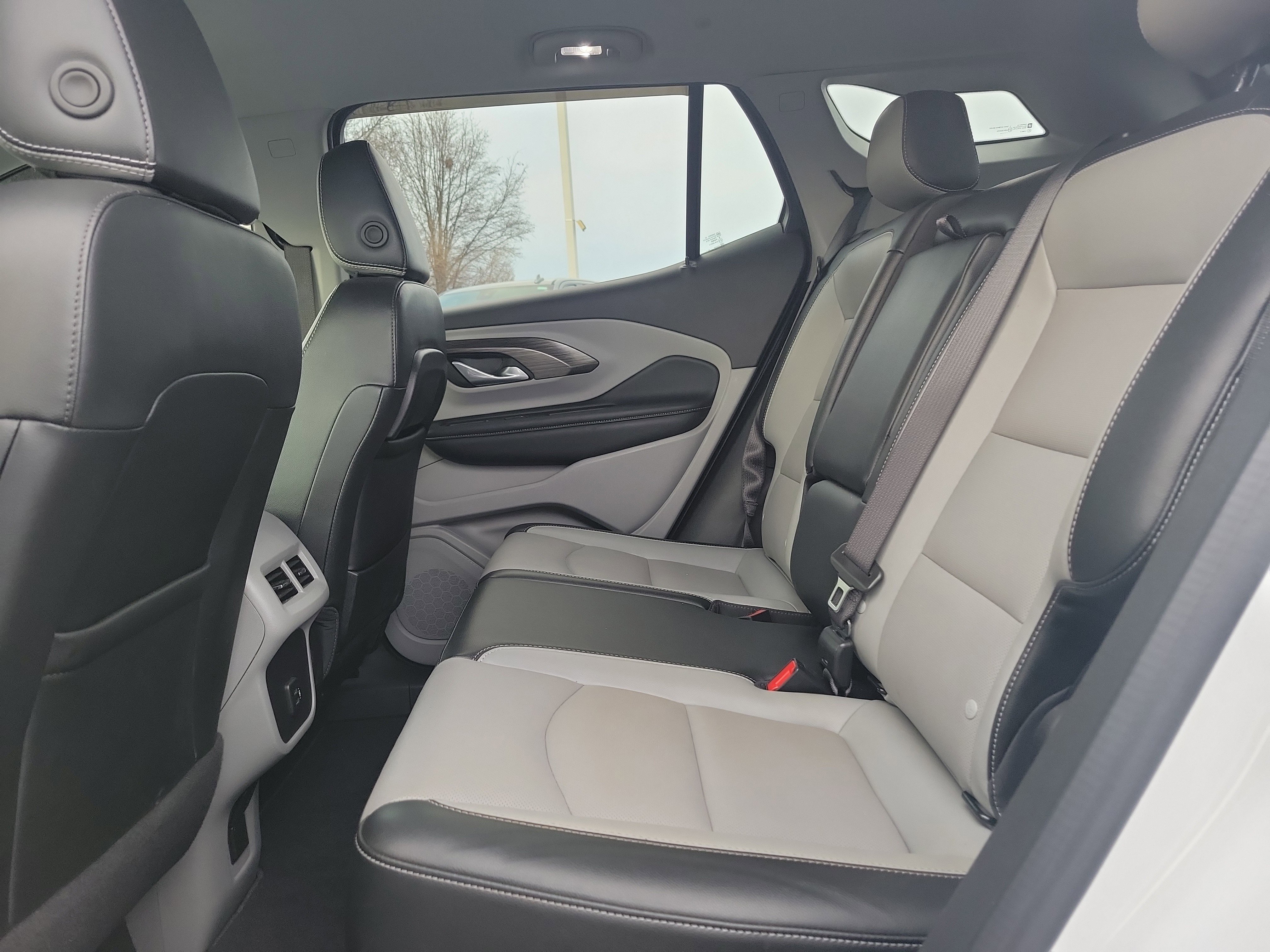 Used 2024 GMC Terrain SLT w/ Infotainment Package II image 13