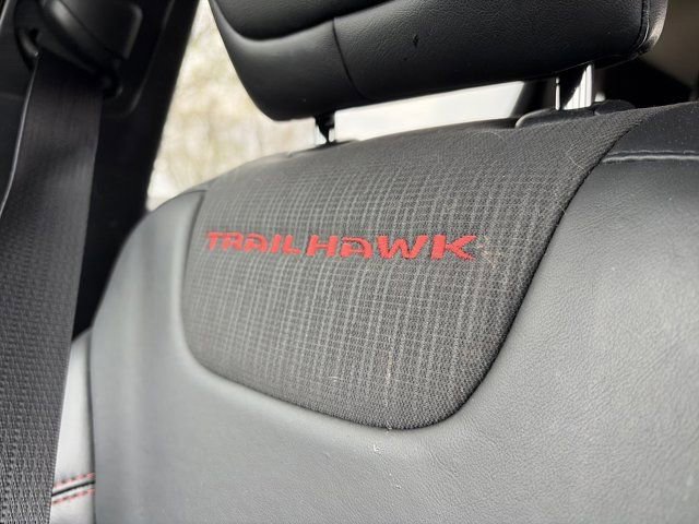Used 2018 Jeep Cherokee Trailhawk image 27