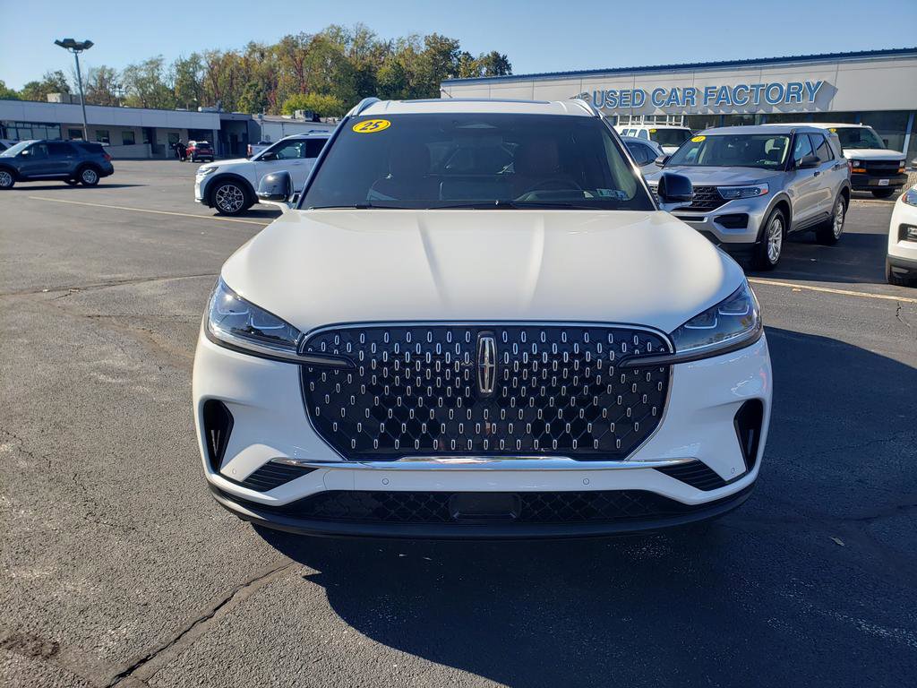 Used 2025 Lincoln Aviator Reserve w/ Equipment Group 201A image 2