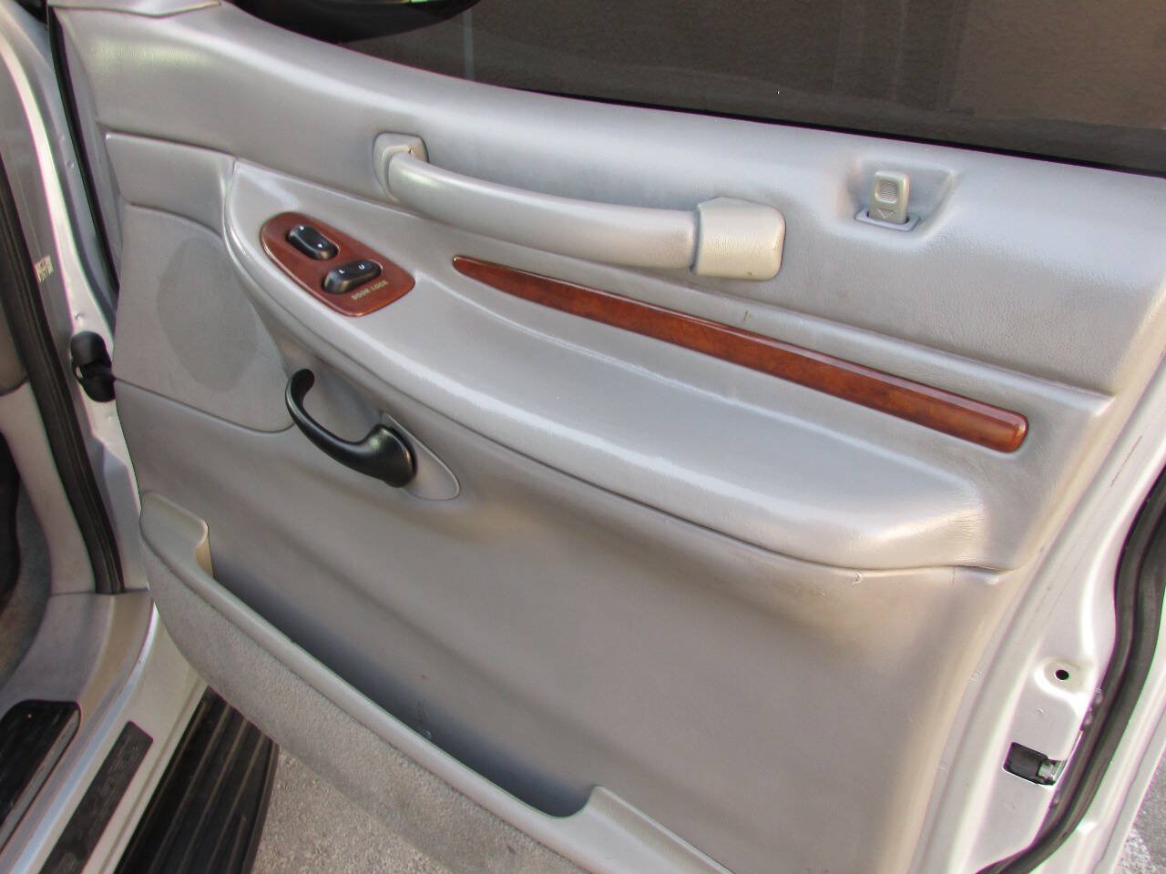 Used 2000 Lincoln Navigator 4WD image 15