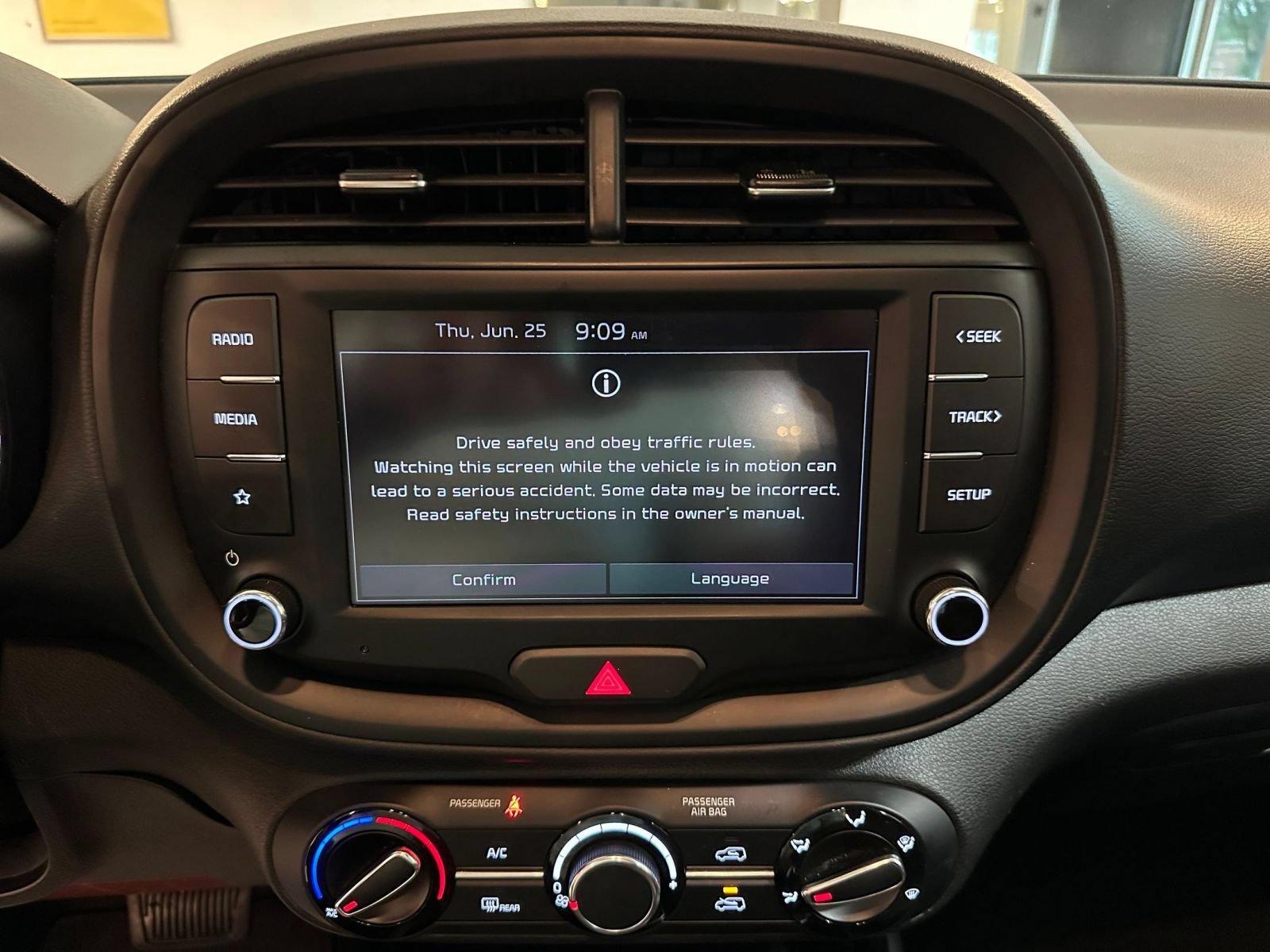 Used 2025 Kia Soul LX w/ LX Technology Package FWD image 20