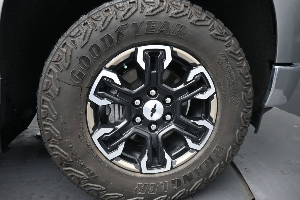 Used 2025 Chevrolet Silverado 1500 LT w/ Protection Package AWD/4WD image 11