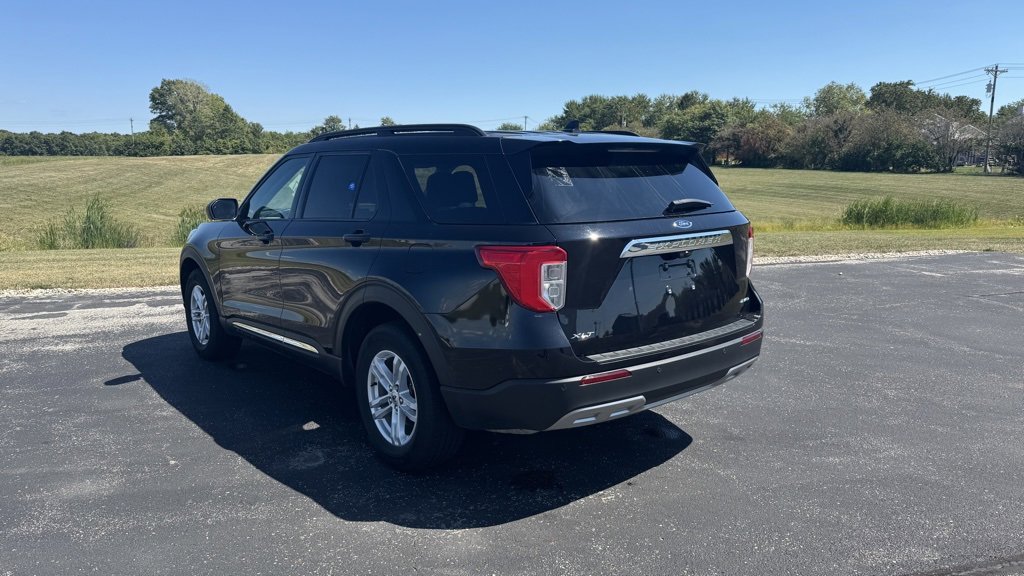 Used 2023 Ford Explorer XLT w/ Equipment Group 202A image 5