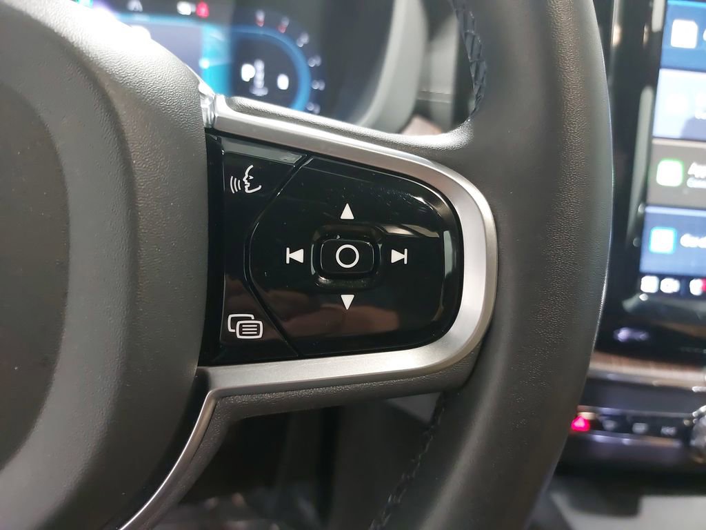 Used 2023 Volvo XC60 B6 Ultimate image 18