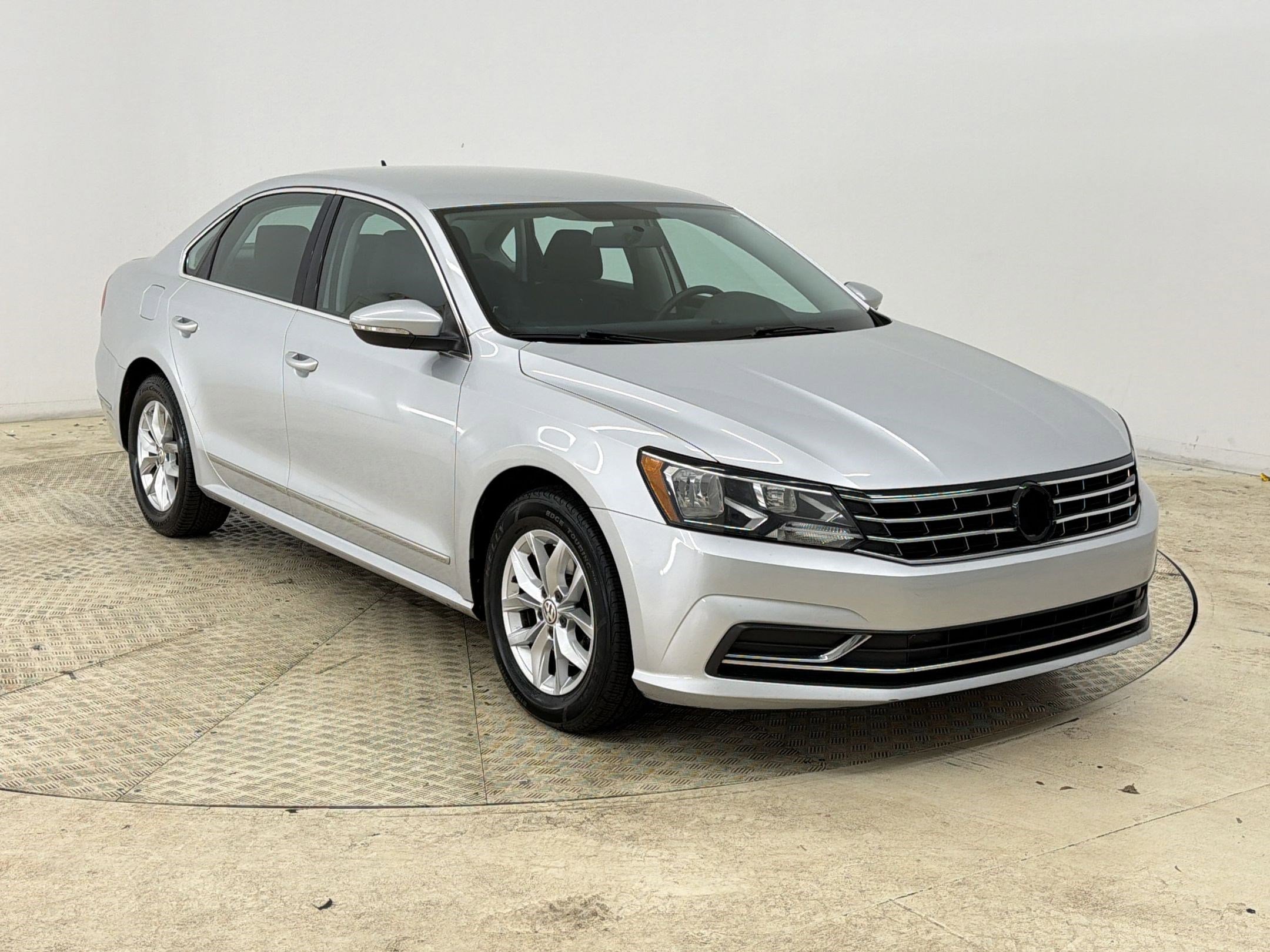 Used 2016 Volkswagen Passat 1.8T R-Line image 7
