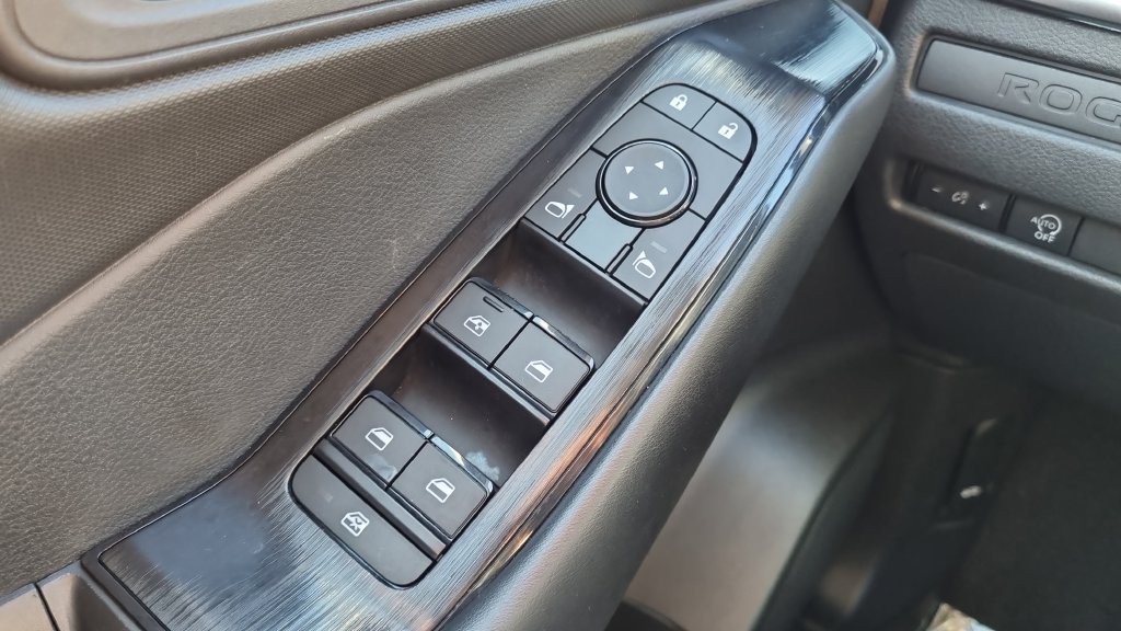 Used 2024 Nissan Rogue S FWD image 20
