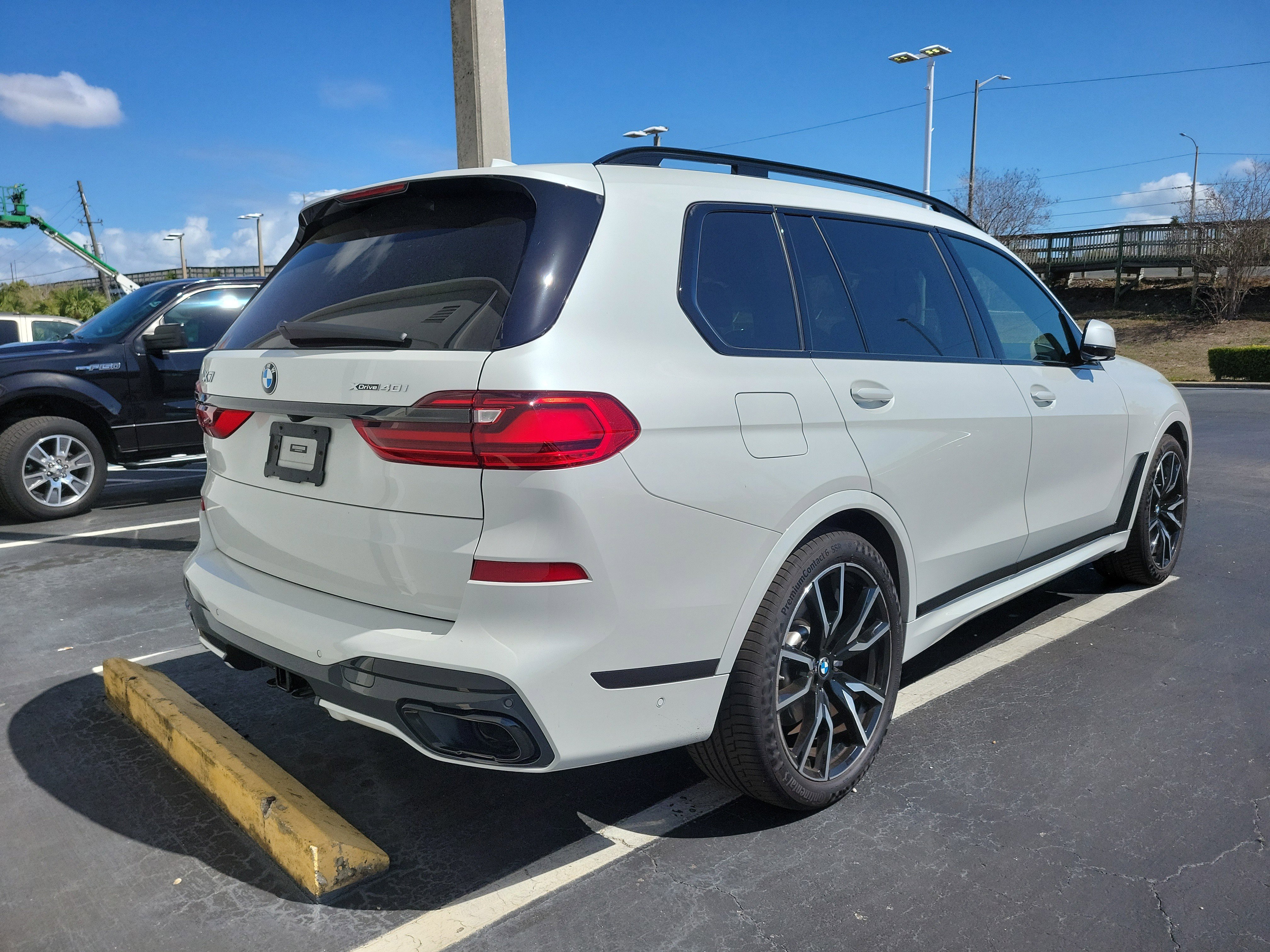 Used 2022 BMW X7 xDrive40i w/ M Sport Package image 3