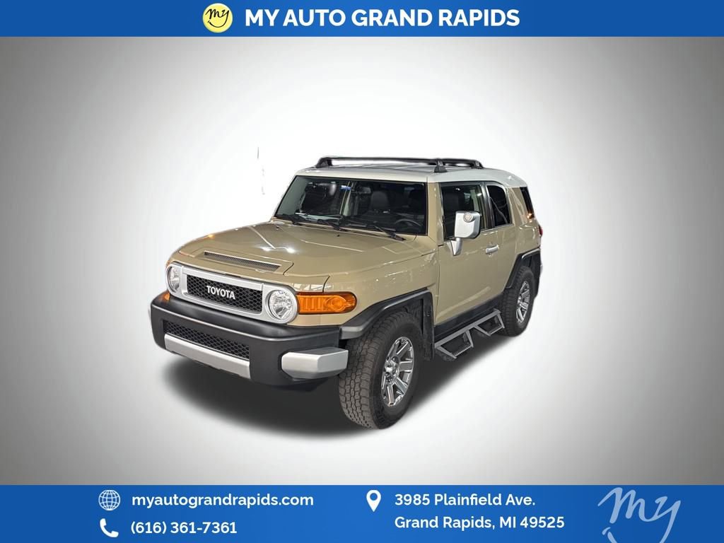 Used 2014 Toyota FJ Cruiser 2WD image 9