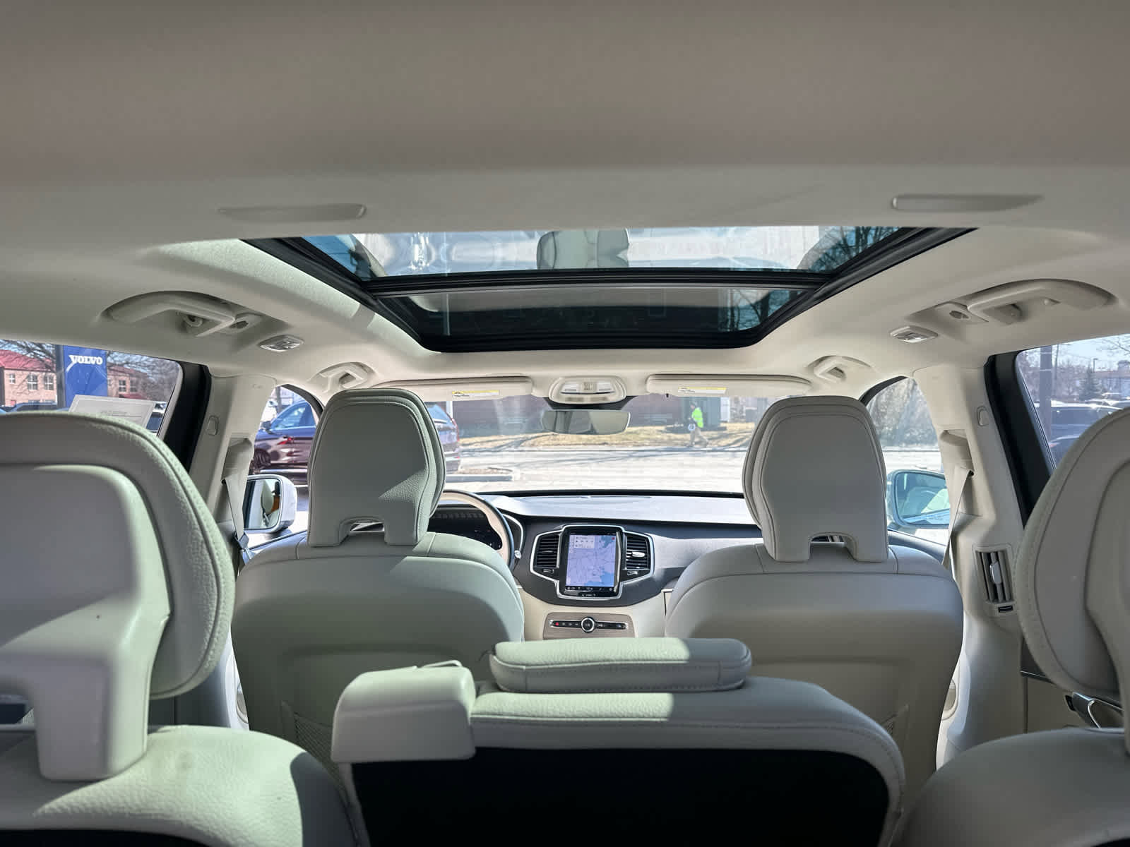 Used 2023 Volvo XC90 B6 Plus image 27