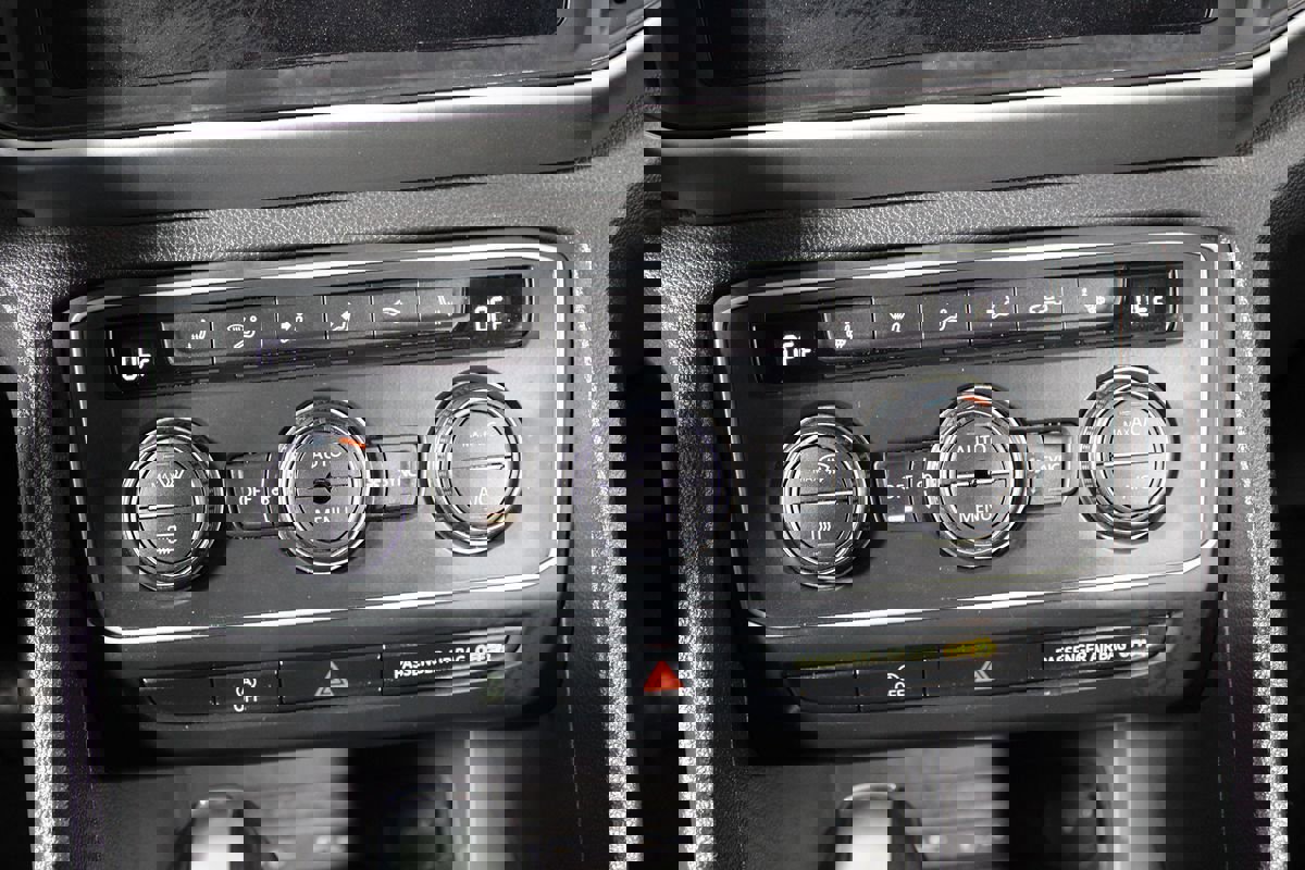 Used 2021 Volkswagen Atlas Cross Sport SE w/ Panoramic Sunroof Package image 23