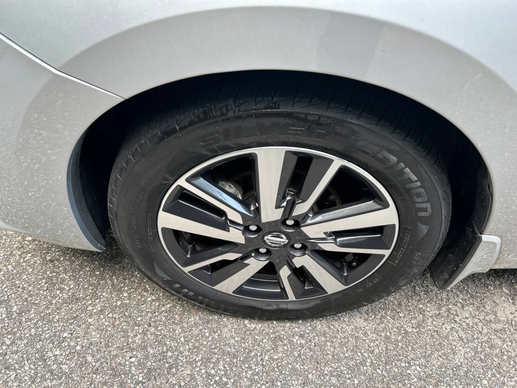 Used 2021 Nissan Versa SV FWD image 13