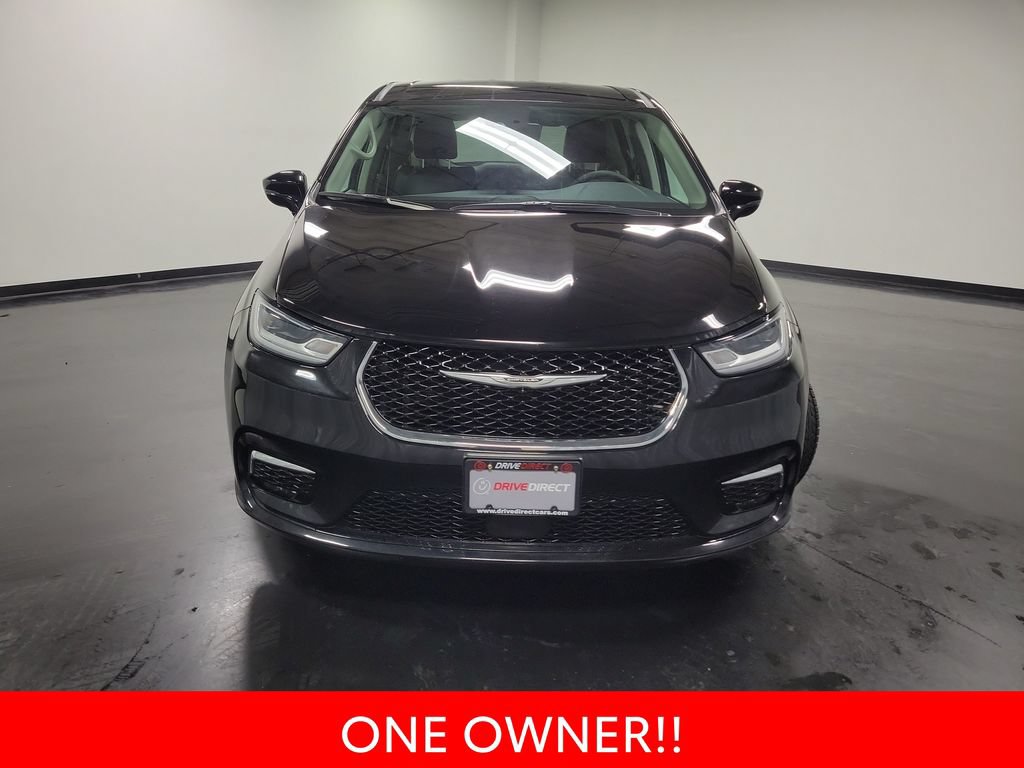 Used 2024 Chrysler Pacifica Touring-L FWD image 3