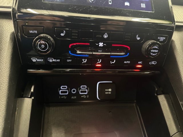 Used 2024 Jeep Grand Cherokee Altitude AWD/4WD image 33