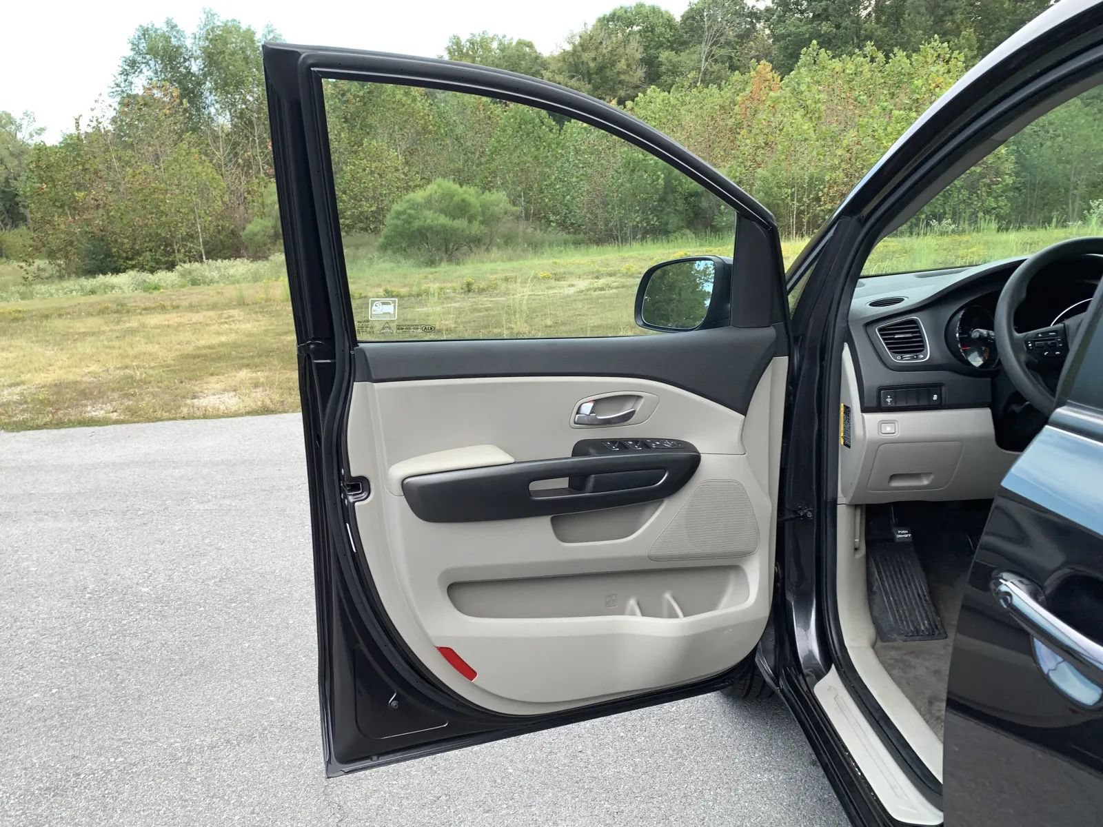 Used 2021 Kia Sedona LX FWD image 24