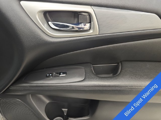Used 2018 Nissan Pathfinder SL FWD image 11