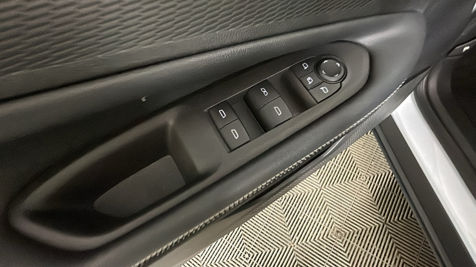 Used 2024 Chevrolet Blazer EV LT AWD/4WD image 13