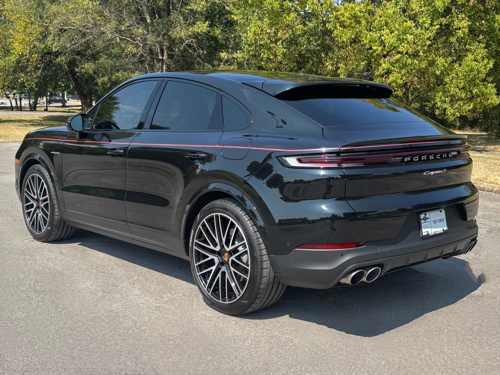 Used 2025 Porsche Cayenne S AWD/4WD image 4