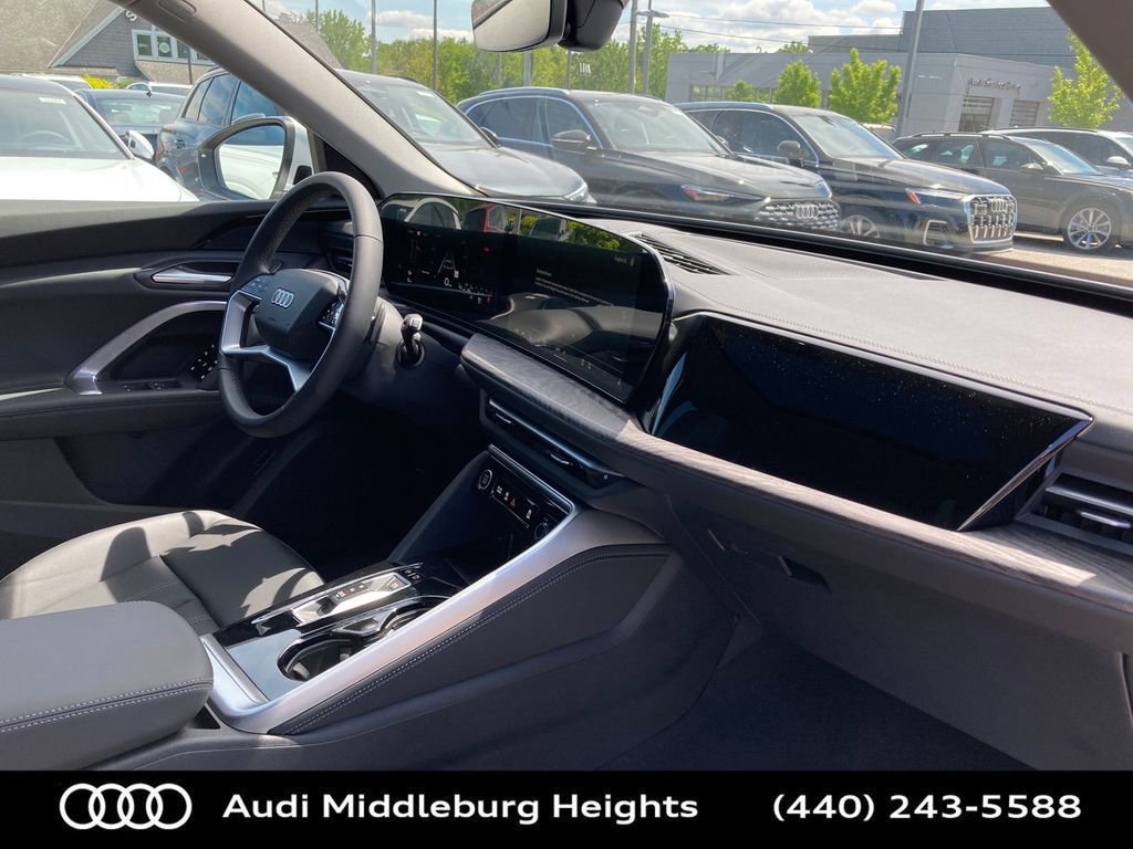 Used 2025 Audi Q5 Premium w/ Convenience Package image 26