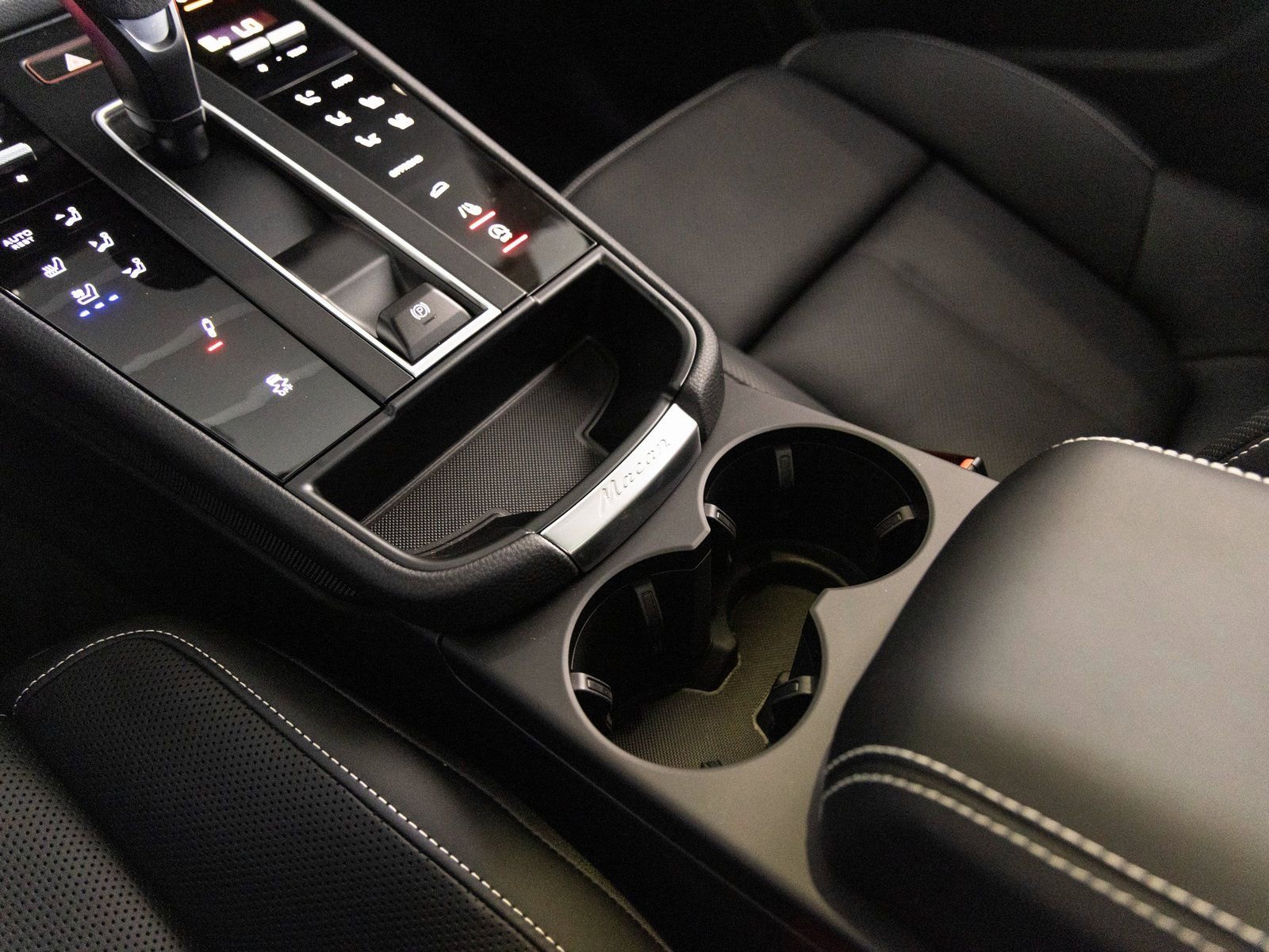 New 2025 Porsche Macan Turbo image 18