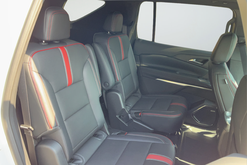 New 2027 Chevrolet Traverse RS w/ LPO, Floor Liner Package FWD image 17