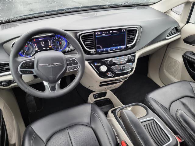 Used 2023 Chrysler Pacifica Touring-L image 22